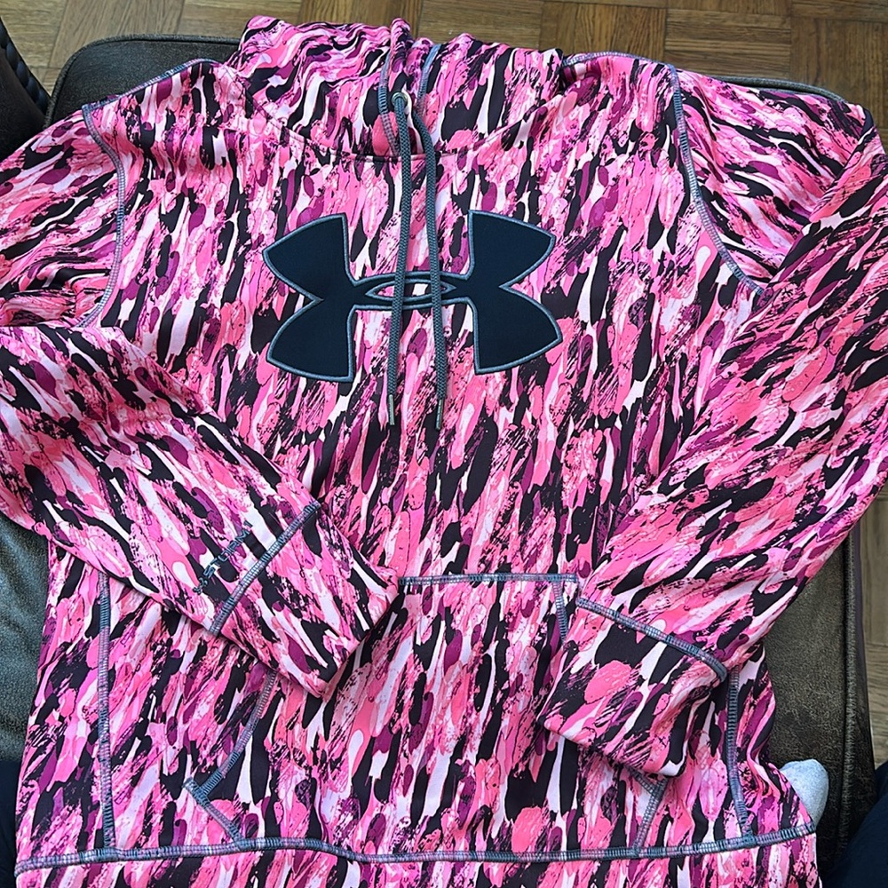 Women’s size small Under Armour storm 1 hoodie.